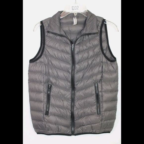 FABLETICS GRAY PACKABLE WOMENS SIZE M VEST 394975-47 - Picture 1 of 8